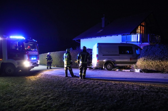 Alkounfall: Fahrzeuglenker landet bei Pettenbach mit Kleintransporter in einem Garten
