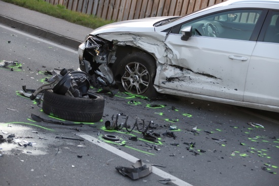 Drei Verletzte bei Kollision zweier Autos in Ansfelden