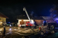 Sechs Feuerwehren bei Brand eines landwirtschaftlichen Nebengebäudes in Pettenbach im Einsatz