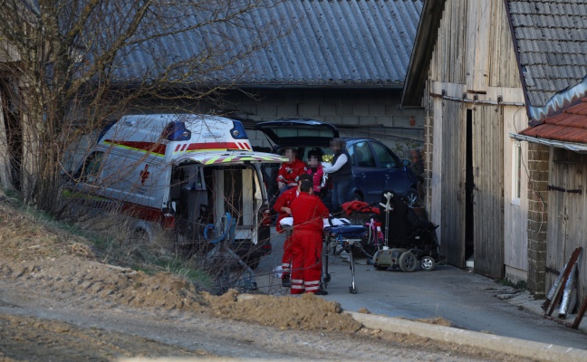 Fünf teils Schwerverletzte bei Deckeneinsturz in einem landwirtschaftlichen Gebäude in Molln