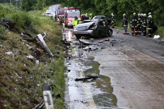 Drei Verletzte bei schwerem Verkehrsunfall auf Schlierbacher Straße in Kremsmünster