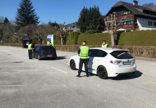 Polizeikontrollen gegen Covid19-Tagestourismus im Salzkammergut