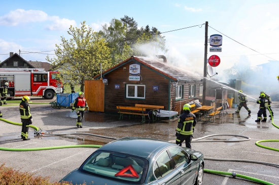 Brand einer Imbisshtte in Gunskirchen - Drei Feuerwehren im Einsatz