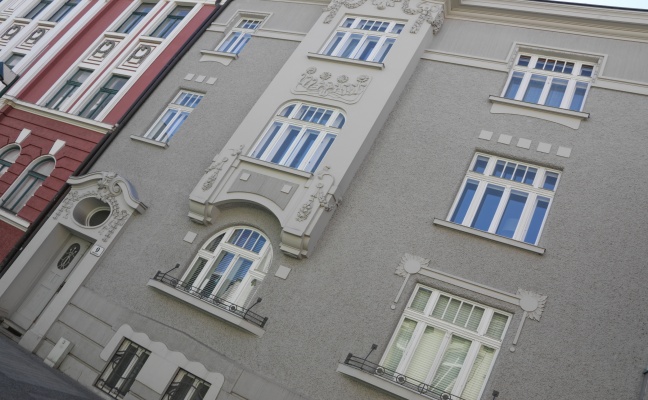 Kleinbrand am Balkon eines Hauses in Wels-Innenstadt vor Eintreffen der Feuerwehr gelöscht
