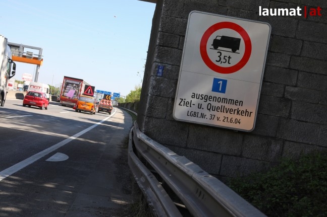 LKW seitlich aufgerissen