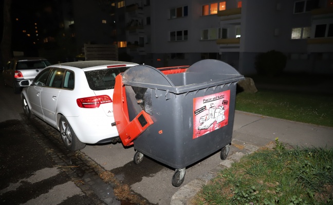 Brand eines Papiercontainers in Wels-Lichtenegg