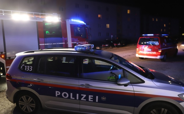 Brand einer Gartenbank in Wels-Neustadt fhrt zu Einsatz der Feuerwehr