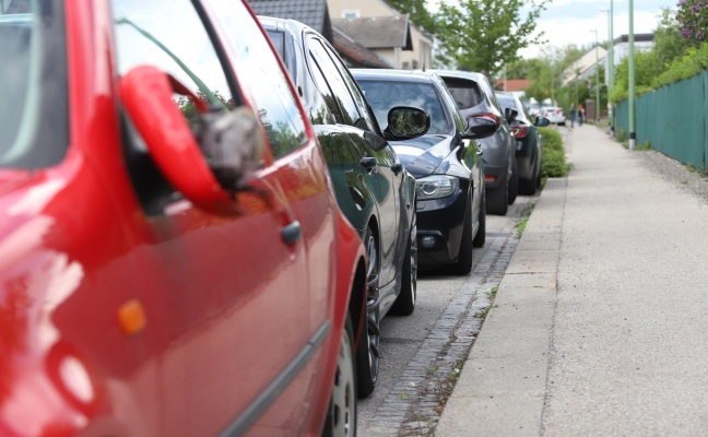 Sachbeschdigung: Reihe abgestellter Autos in Wels-Vogelweide beschdigt