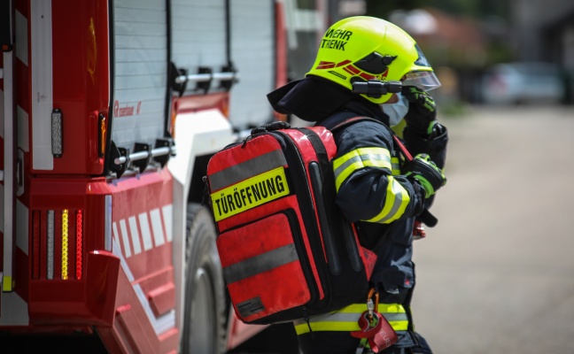 Kleinkind in Wohnung eingeschlossen - Trffnung durch Feuerwehr in Marchtrenk