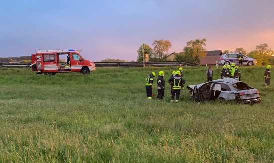 Suchaktion nach verunfalltem Lenker nach Verkehrsunfall mit mehrfachem Fahrzeugüberschlag in Andorf