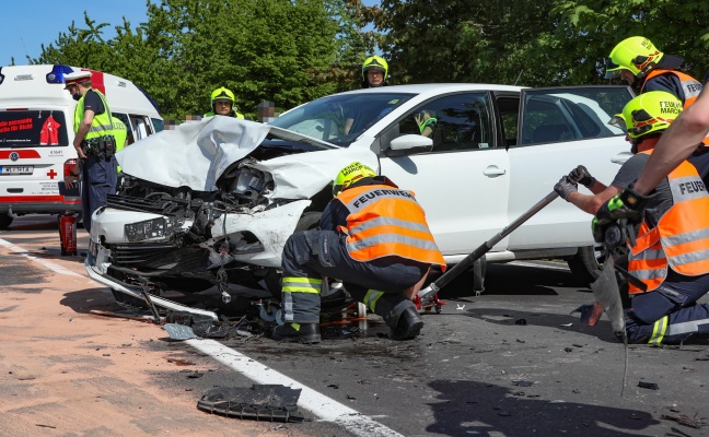 Verkehrsunfall zwischen PKW und Kleintransporter auf Wiener Strae bei Marchtrenk