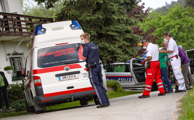 Schwerverletzter bei Absturz mit Rasenmhertraktor auf einer steilen Wiese in St. Konrad
