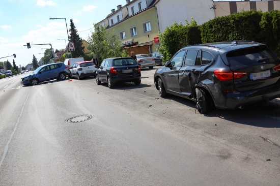 Blechsalat: Rasante Fahrt durch Wels-Lichtenegg endet mit fnf beschdigten Autos