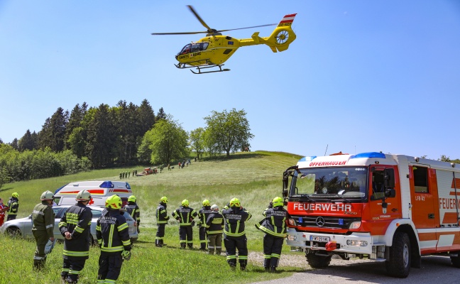 Schwerverletzter bei Traktorunfall auf einer Wiese in Pennewang