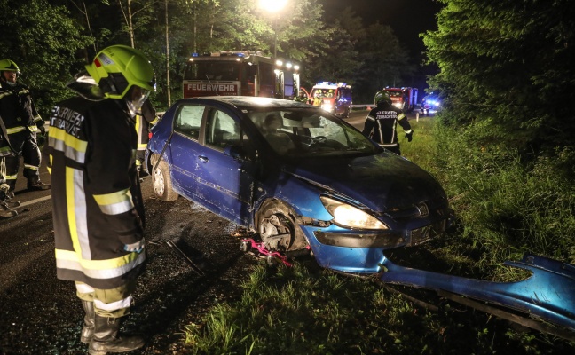 Ein Schwerverletzter bei nächtlichem Verkehrsunfall in Steinbach an der Steyr