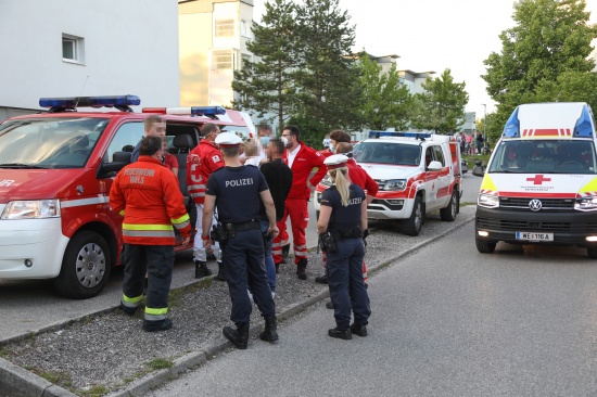 Fettbrand in einer Kche einer Mehrparteienhauswohnung in Wels-Lichtenegg fordert zwei Verletzte