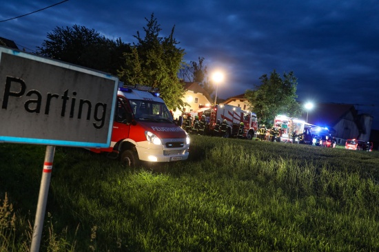 Neun Feuerwehren bei Zimmerbrand in Dorf an der Pram im Einsatz