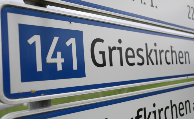 233 km/h: Raser ohne Fhrerschein flchtet bei Hofkirchen an der Trattnach nach Messung vor Polizei