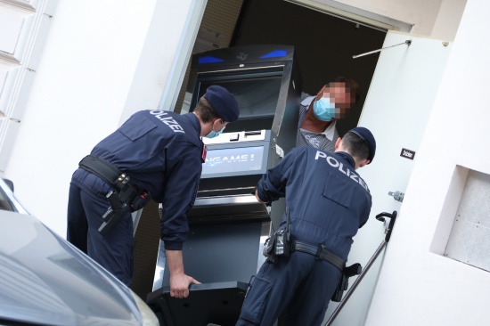 Illegales Glücksspiel: Finanzpolizei beschlagnahmt zahlreiche Spielautomaten in Wels-Innenstadt