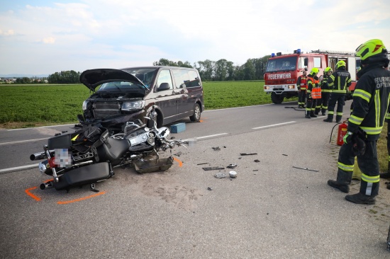 Schwerer Verkehrsunfall mit Motorrad in Oftering