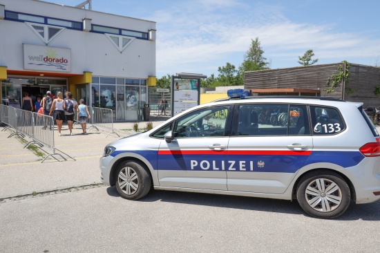 Schwerer Badeunfall im Freibad in Wels-Lichtenegg endet glimpflich