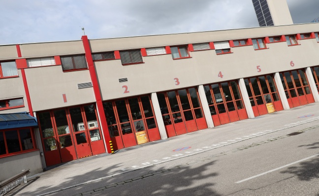 Automaten fest verankert: Feuerwehr musste in Wels zur Unterstützung der Finanzpolizei anrücken