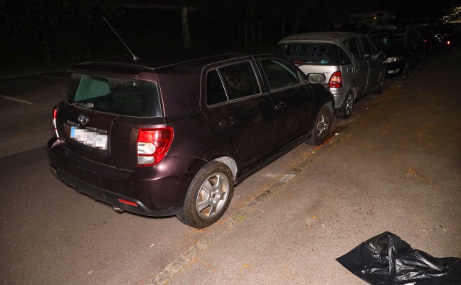 Kurioser Rettungseinsatz: Person bei parkendem Auto in Leonding eingeklemmt