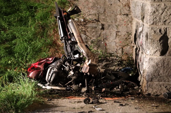 Tdlicher Verkehrsunfall: Motorrad bei Sipbachzell frontal gegen Unterfhrung gekracht