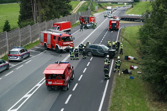 Heftige Kollision zweier Fahrzeuge auf der Salzkammergutstraße in Gmunden endet glimpflich