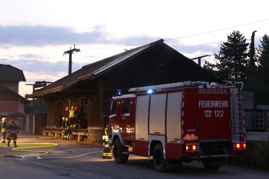 Nächtlicher Brand eines Lagerschuppens neben dem Bahnhof Neuhofen an der Krems