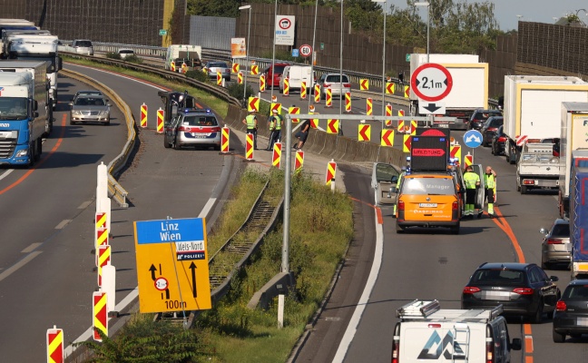 Schwerer Verkehrsunfall im Baustellenbereich der Welser Autobahn bei Wels-Puchberg