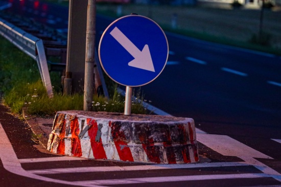 Unfall: Alkolenker mit 0,98 Promille bei Marchtrenk auf Verkehrsinsel "gestrandet"