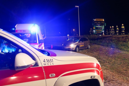 Tödlicher Verkehrsunfall zwischen LKW und PKW auf Kreuzung in Gunskirchen