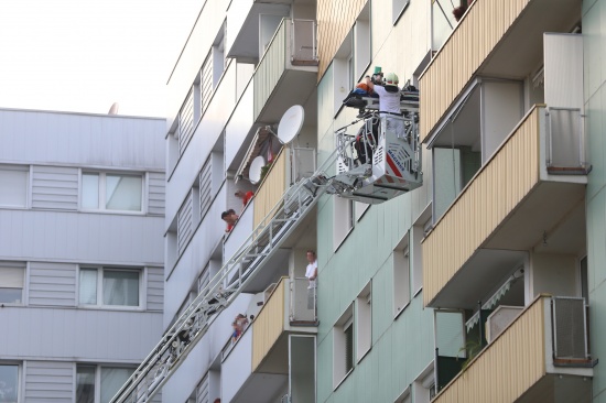 Personenrettung aus dem 6.Stock mittels Drehleiter der Feuerwehr