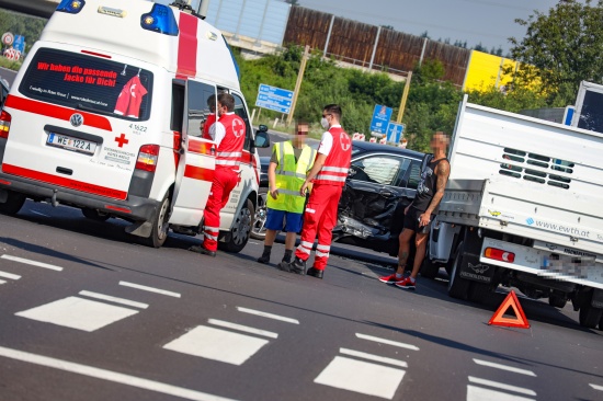 Kreuzungscrash in Wels-Neustadt fordert einen Leichtverletzten