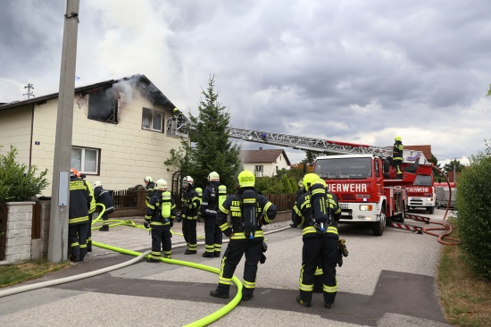 Fünf Feuerwehren bei Wohnhausbrand in Marchtrenk im Einsatz