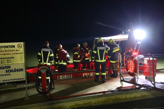 Sieben Feuerwehren bei nächtlicher Suchaktion auf der Donau im Einsatz