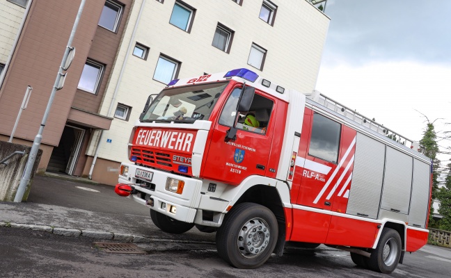 Angebranntes Kochgut in einer Wohnung in Asten sorgt für Einsatz von drei Feuerwehren