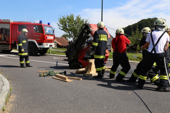 Stapler stürzte bei Abbiegevorgang in Schleißheim um