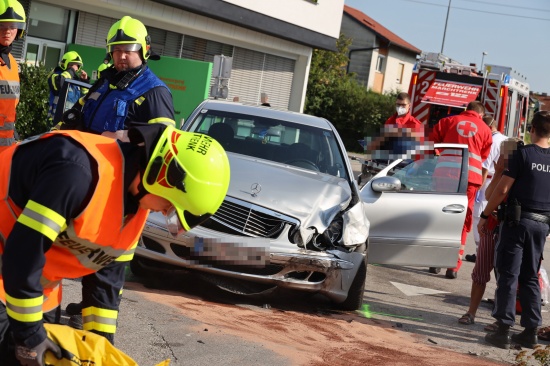 Kreuzungscrash in Marchtrenk fordert zwei teils Schwerverletzte