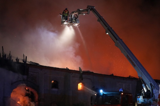 Pyrotechnikartikel oder Selbstentzndung als Ursache fr Grobrand in Bad Wimsbach-Neydharting