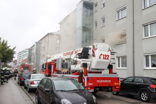 Vier Verletzte bei ausgedehntem Kchenbrand in einem Mehrparteienwohnhaus in Wels-Vogelweide