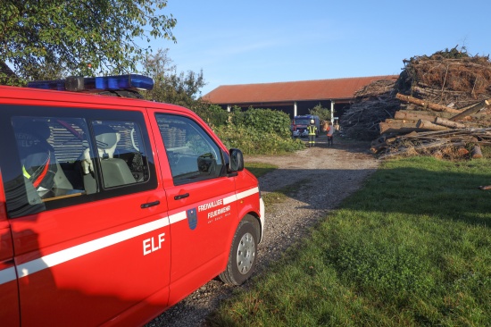 Starke Rauchentwicklung durch Verbrennen von Gartenabfllen in Wels-Puchberg