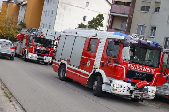 Einsatz der Feuerwehr bei Rauchentwicklung auf einem Balkon einer Wohneinrichtung in Wels-Vogelweide