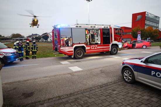 Vier Verletzte: Auto auf Bahnbergang in Sattledt mit Almtalbahn kollidiert