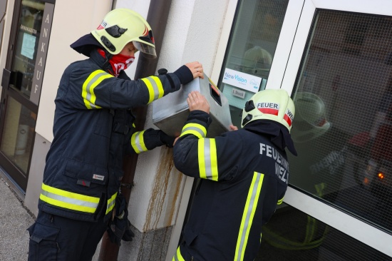 "Feuerinferno" im Wandaschenbecher eines Wohn- und Geschftshauses in Wels-Innenstadt