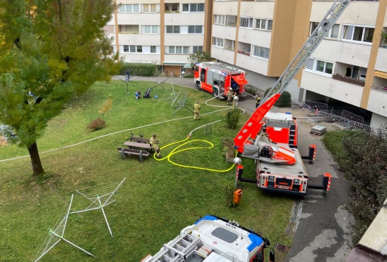 Langwieriger Lscheinsatz bei Dehnfugenbrand in einem Wohnhauskomplex in Linz-St. Magdalena