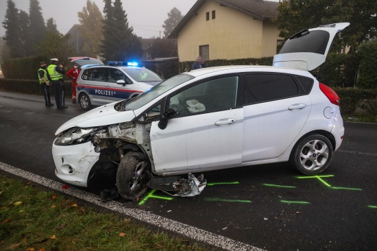 Kollision zwischen zwei Autos in Traun fordert zwei Verletzte