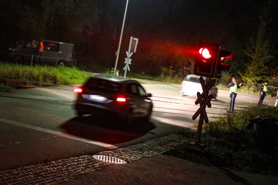 Strung an einem Bahnbergang in Thalheim bei Wels sorgte fr lngeren Stau