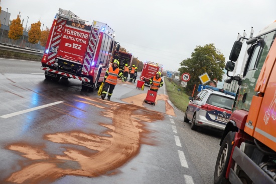 Stundenlanger Einsatz aufgrund groflchiger lspur in Marchtrenk und Wels